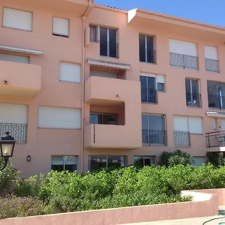 - 40 M2 * Saint-Tropez