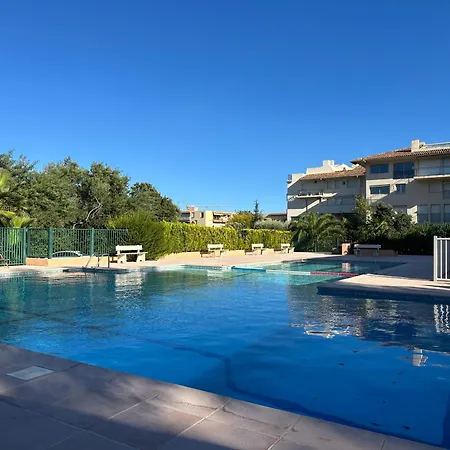 Апартаменти - 40 M2