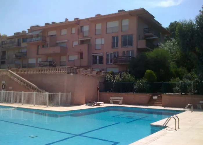 - 40 M2 * Σαιν-Τροπέ